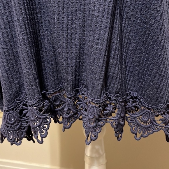 Clover + Scout blue tee with lace yoke. Sz 1x - Picture 3 of 9